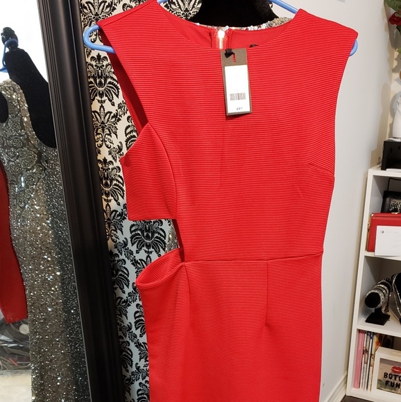 Side cut out Dynamite dress. - Picture 2 of 4